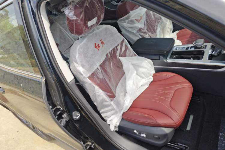 Used Hongqi HS5 2026 Model 2.0T Two-Wheel Drive Qi Xiang Pro Edition Right Front Seat