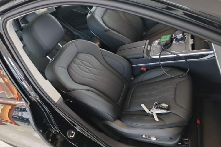Used Hongqi HS5 2026 Model 2.0T Two-Wheel Drive Qi Xiang Pro Edition Right Front Seat