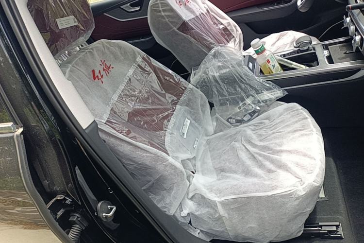 Used Hongqi HS5 2026 Model 2.0T Two-Wheel Drive Qi Xiang Pro Edition Right Front Seat