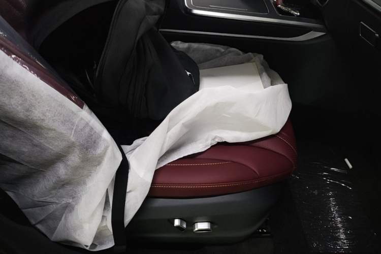 Used Hongqi HS5 2026 Model 2.0T Two-Wheel Drive Qi Yun Pro Edition Right Front Seat