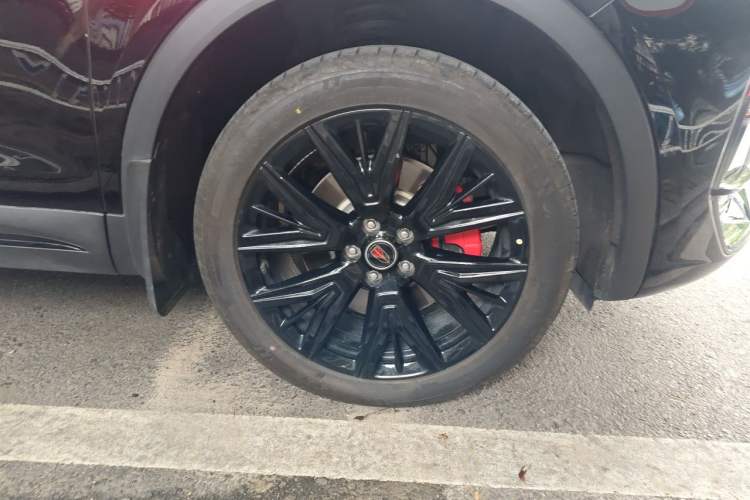 Used Hongqi HS5 2026 Model 2.0T Two-Wheel Drive Xuan Ying Edition Right Front Wheel Hub