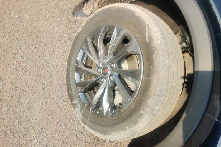Used Hongqi HS5 2026 Model 2.0T Two-Wheel Drive Qi Xiang Pro Edition Right Front Wheel Hub