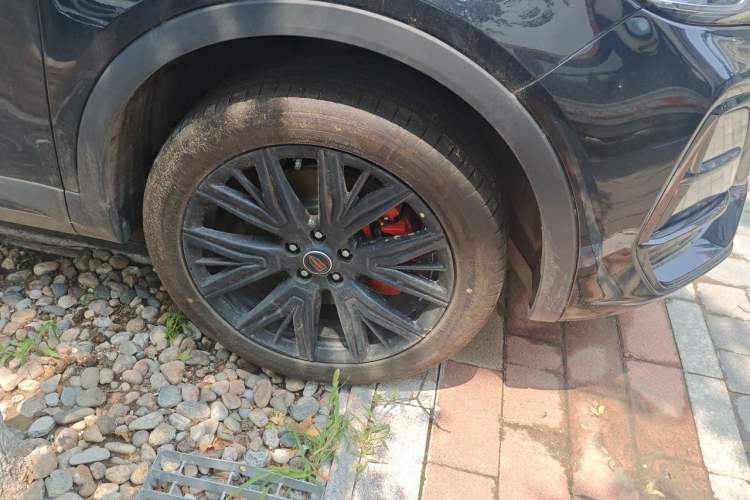 Used Hongqi HS5 2026 Model 2.0T Two-Wheel Drive Xuan Ying Edition Right Front Wheel Hub