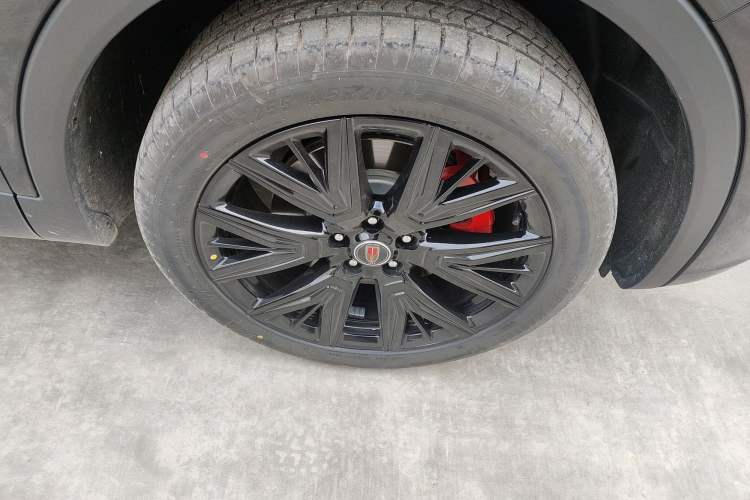 Used Hongqi HS5 2026 Model 2.0T Two-Wheel Drive Xuan Ying Edition Right Front Wheel Hub