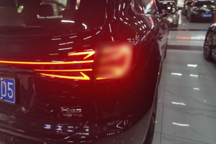 Used Hongqi HS5 2026 Model 2.0T Two-Wheel Drive Xuan Ying Edition Right Rear Taillight