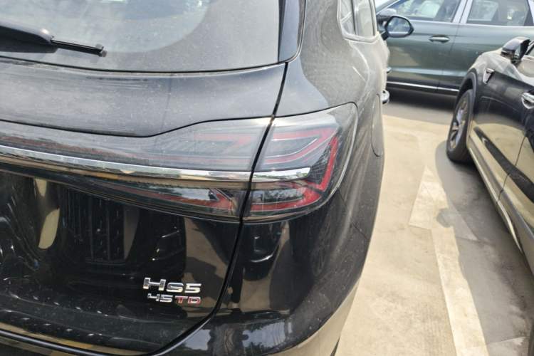 Used Hongqi HS5 2026 Model 2.0T Two-Wheel Drive Qi Xiang Pro Edition Right Rear Taillight