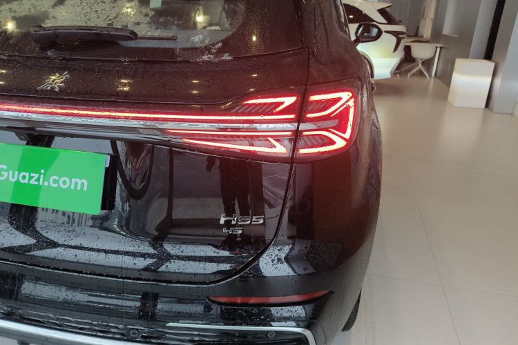 Used Hongqi HS5 2026 Model 2.0T Two-Wheel Drive Qi Xiang Pro Edition Right Rear Taillight