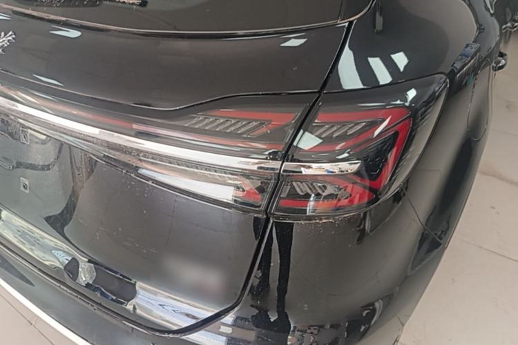 Used Hongqi HS5 2026 Model 2.0T Two-Wheel Drive Qi Xiang Pro Edition Right Rear Taillight