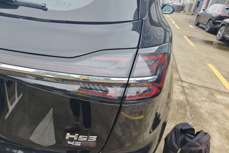 Used Hongqi HS5 2026 Model 2.0T Two-Wheel Drive Qi Xiang Pro Edition Right Rear Taillight