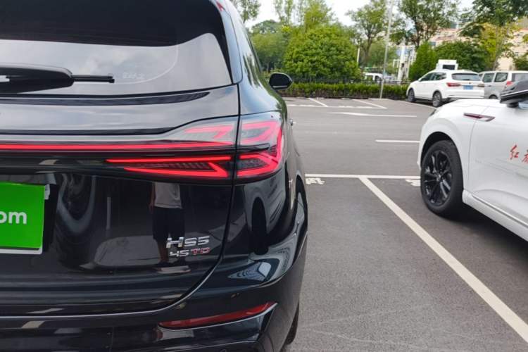 Used Hongqi HS5 2026 Model 2.0T Two-Wheel Drive Xuan Ying Edition Right Rear Taillight