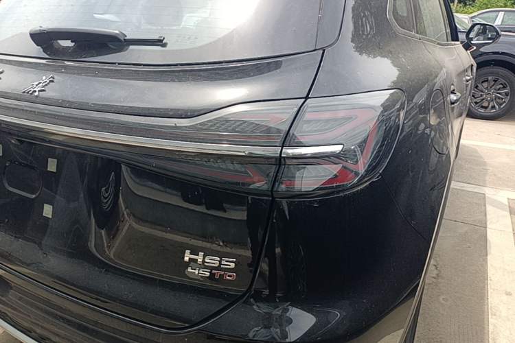 Used Hongqi HS5 2026 Model 2.0T Two-Wheel Drive Qi Xiang Pro Edition Right Rear Taillight