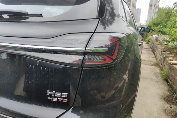 Used Hongqi HS5 2026 Model 2.0T Two-Wheel Drive Qi Xiang Pro Edition Right Rear Taillight