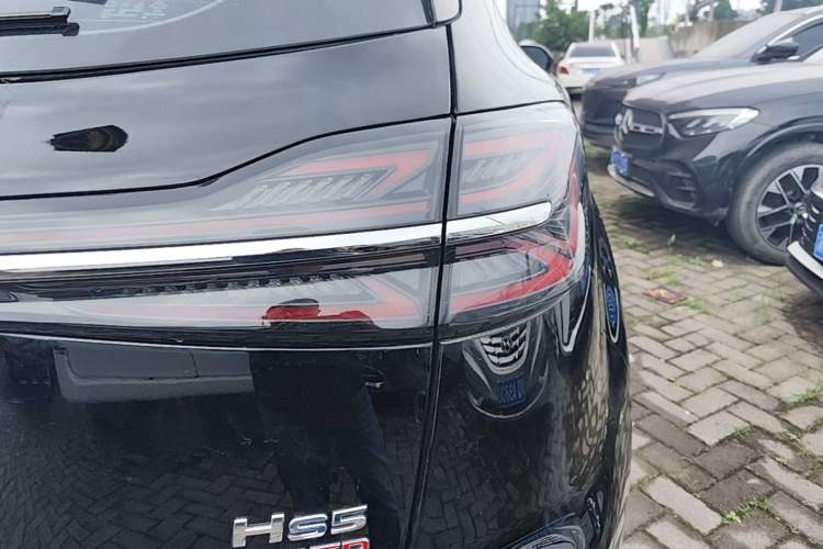 Used Hongqi HS5 2026 Model 2.0T Two-Wheel Drive Qi Yun Pro Edition Right Rear Taillight