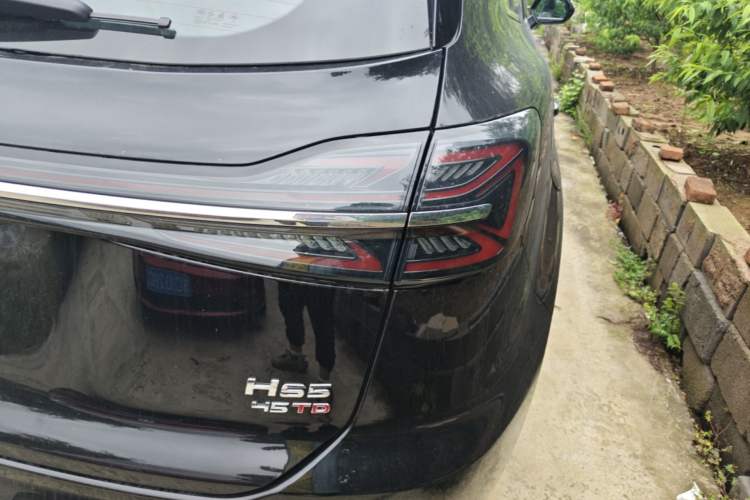 Used Hongqi HS5 2026 Model 2.0T Two-Wheel Drive Qi Xiang Pro Edition Right Rear Taillight