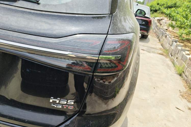 Used Hongqi HS5 2026 Model 2.0T Two-Wheel Drive Qi Xiang Pro Edition Right Rear Taillight