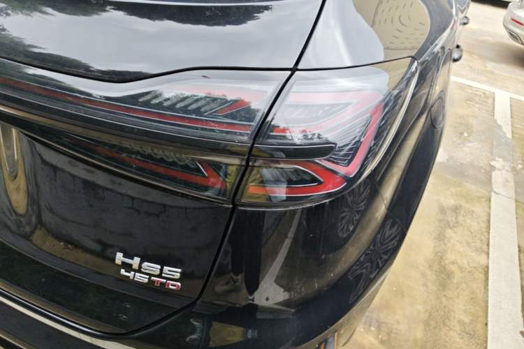 Used Hongqi HS5 2026 Model 2.0T Two-Wheel Drive Xuan Ying Edition Right Rear Taillight