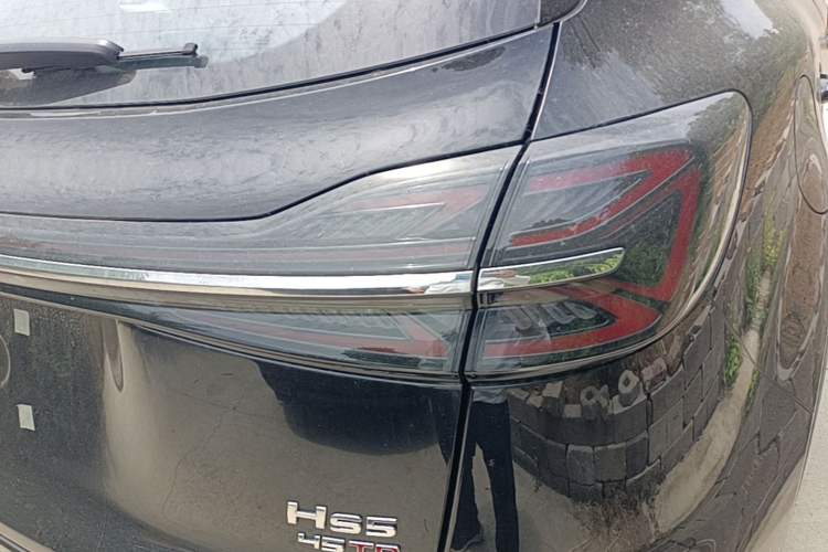 Used Hongqi HS5 2026 Model 2.0T Two-Wheel Drive Qi Xiang Pro Edition Right Rear Taillight