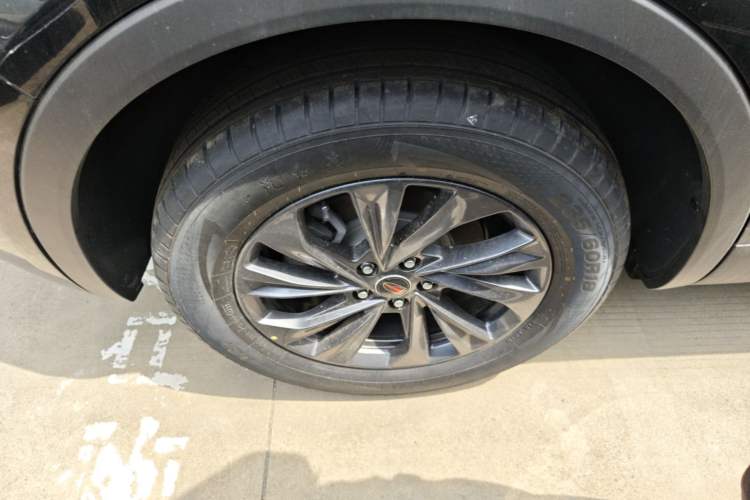 Used Hongqi HS5 2026 Model 2.0T Two-Wheel Drive Qi Xiang Pro Edition Right Rear Wheel Hub