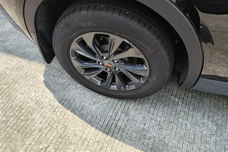 Used Hongqi HS5 2026 Model 2.0T Two-Wheel Drive Qi Xiang Pro Edition Right Rear Wheel Hub