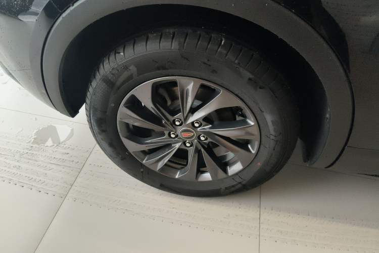 Used Hongqi HS5 2026 Model 2.0T Two-Wheel Drive Qi Xiang Pro Edition Right Rear Wheel Hub