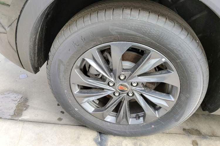 Used Hongqi HS5 2026 Model 2.0T Two-Wheel Drive Qi Xiang Pro Edition Right Rear Wheel Hub