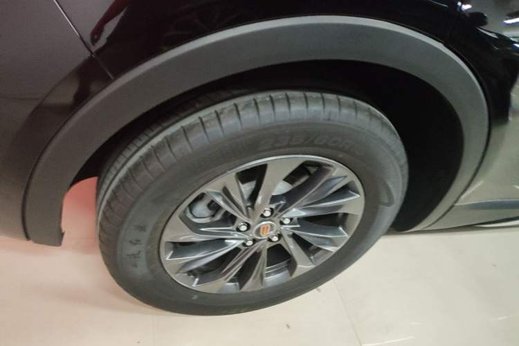 Used Hongqi HS5 2026 Model 2.0T Two-Wheel Drive Qi Yun Pro Edition Right Rear Wheel Hub