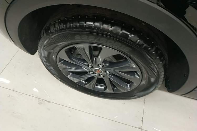 Used Hongqi HS5 2026 Model 2.0T Two-Wheel Drive Qi Xiang Pro Edition Right Rear Wheel Hub