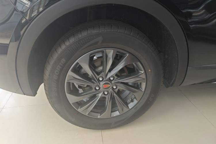 Used Hongqi HS5 2026 Model 2.0T Two-Wheel Drive Qi Yun Pro Edition Right Rear Wheel Hub