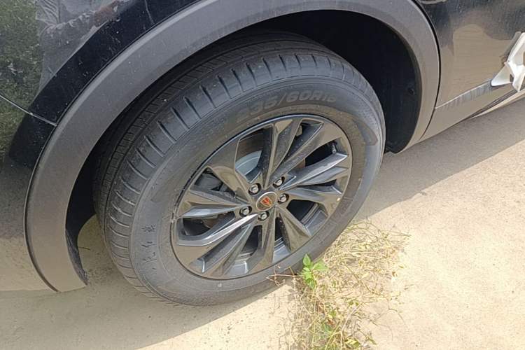 Used Hongqi HS5 2026 Model 2.0T Two-Wheel Drive Qi Xiang Pro Edition Right Rear Wheel Hub
