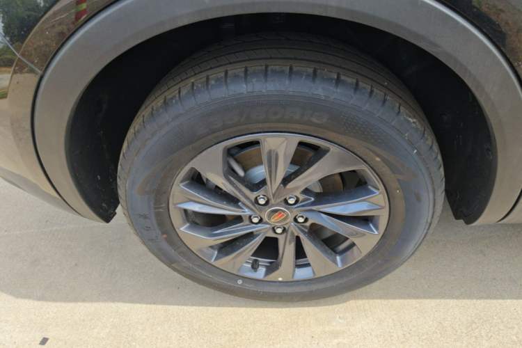 Used Hongqi HS5 2026 Model 2.0T Two-Wheel Drive Qi Xiang Pro Edition Right Rear Wheel Hub
