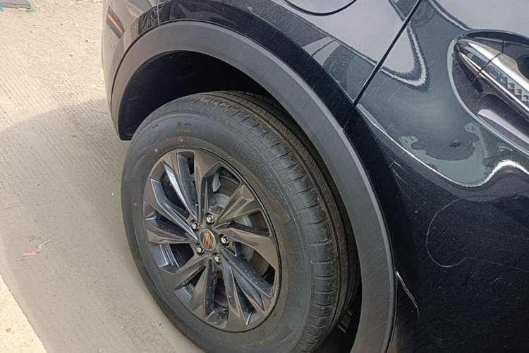 Used Hongqi HS5 2026 Model 2.0T Two-Wheel Drive Qi Xiang Pro Edition Right Rear Wheel Hub