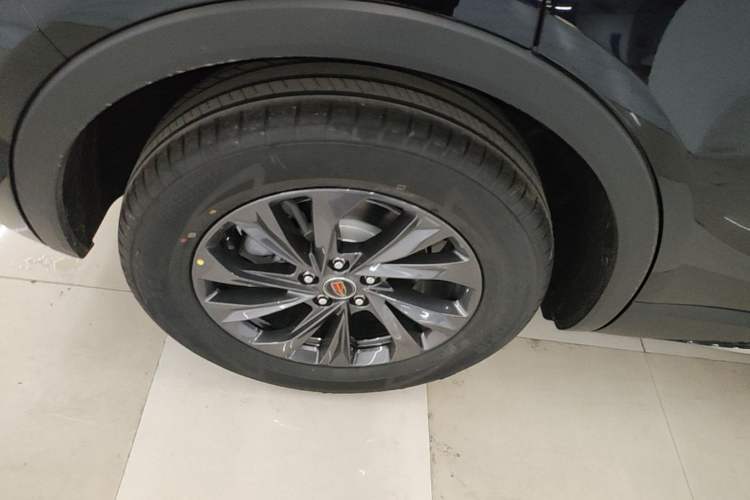 Used Hongqi HS5 2026 Model 2.0T Two-Wheel Drive Qi Yun Pro Edition Right Rear Wheel Hub