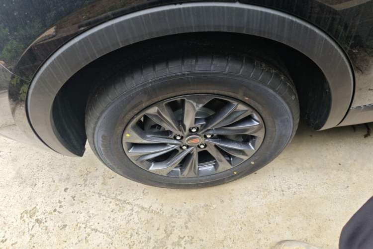 Used Hongqi HS5 2026 Model 2.0T Two-Wheel Drive Qi Xiang Pro Edition Right Rear Wheel Hub