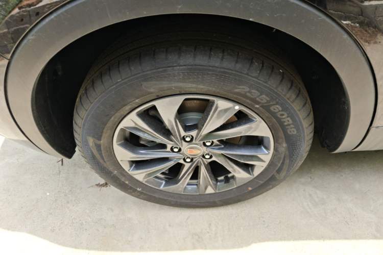 Used Hongqi HS5 2026 Model 2.0T Two-Wheel Drive Qi Xiang Pro Edition Right Rear Wheel Hub