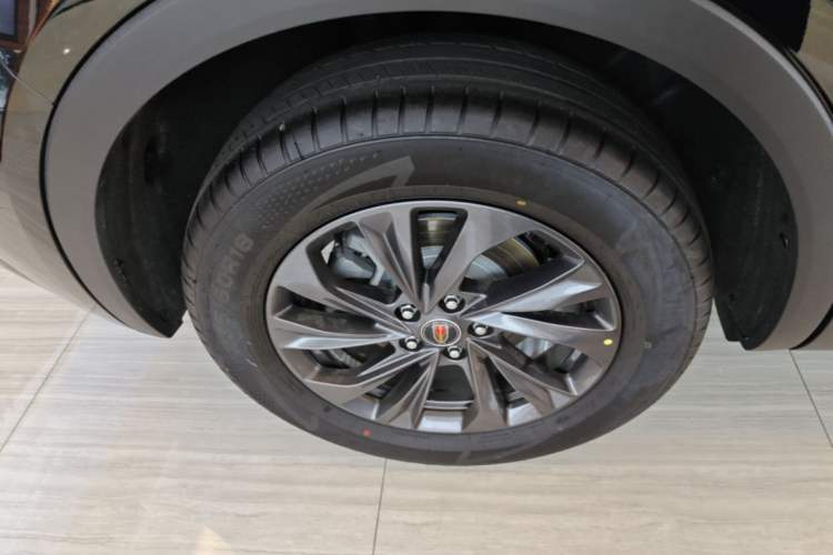 Used Hongqi HS5 2026 Model 2.0T Two-Wheel Drive Qi Xiang Pro Edition Right Rear Wheel Hub