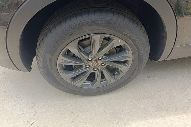 Used Hongqi HS5 2026 Model 2.0T Two-Wheel Drive Qi Xiang Pro Edition Right Rear Wheel Hub
