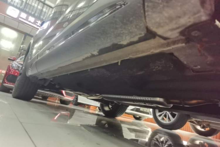 Used Hongqi HS5 2026 Model 2.0T Two-Wheel Drive Xuan Ying Edition Right Side Sill