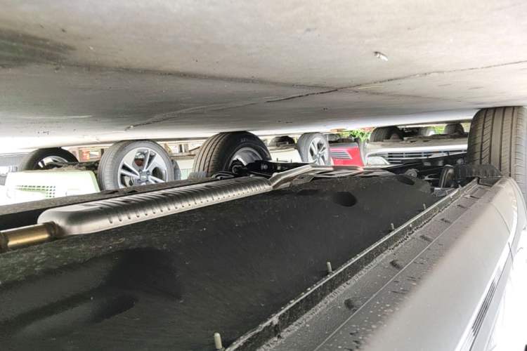 Used Hongqi HS5 2026 Model 2.0T Two-Wheel Drive Qi Xiang Pro Edition Right Side Sill