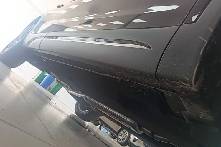 Used Hongqi HS5 2026 Model 2.0T Two-Wheel Drive Qi Xiang Pro Edition Right Side Sill