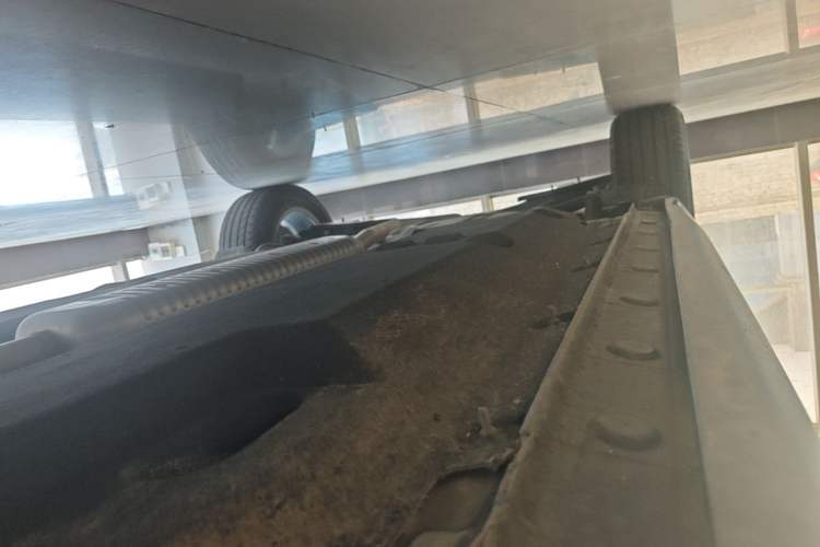 Used Hongqi HS5 2026 Model 2.0T Two-Wheel Drive Qi Yun Pro Edition Right Side Sill