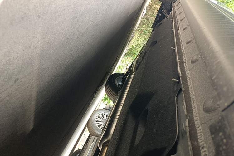 Used Hongqi HS5 2026 Model 2.0T Two-Wheel Drive Qi Xiang Pro Edition Right Side Sill