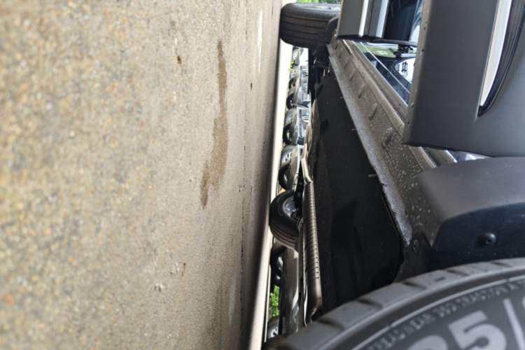Used Hongqi HS5 2026 Model 2.0T Two-Wheel Drive Qi Xiang Pro Edition Right Side Sill