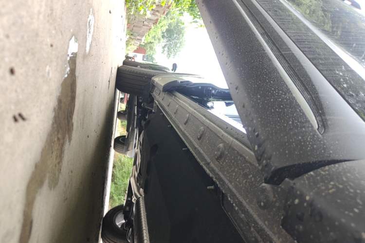 Used Hongqi HS5 2026 Model 2.0T Two-Wheel Drive Qi Xiang Pro Edition Right Side Sill