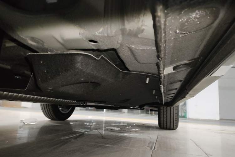 Used Hongqi HS5 2026 Model 2.0T Two-Wheel Drive Qi Yun Pro Edition Right Side Sill