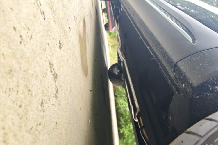 Used Hongqi HS5 2026 Model 2.0T Two-Wheel Drive Qi Xiang Pro Edition Right Side Sill