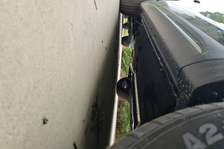 Used Hongqi HS5 2026 Model 2.0T Two-Wheel Drive Qi Xiang Pro Edition Right Side Sill