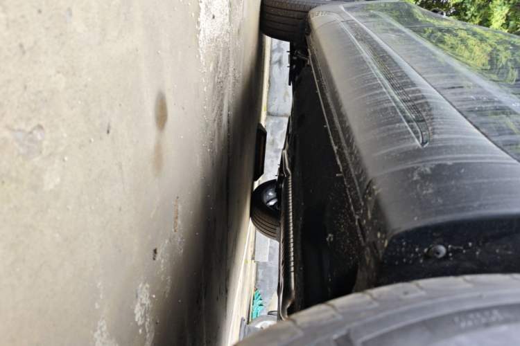 Used Hongqi HS5 2026 Model 2.0T Two-Wheel Drive Xuan Ying Edition Right Side Sill