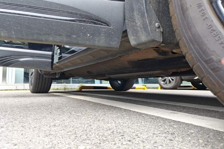 Used Hongqi HS5 2026 Model 2.0T Two-Wheel Drive Xuan Ying Edition Right Side Sill