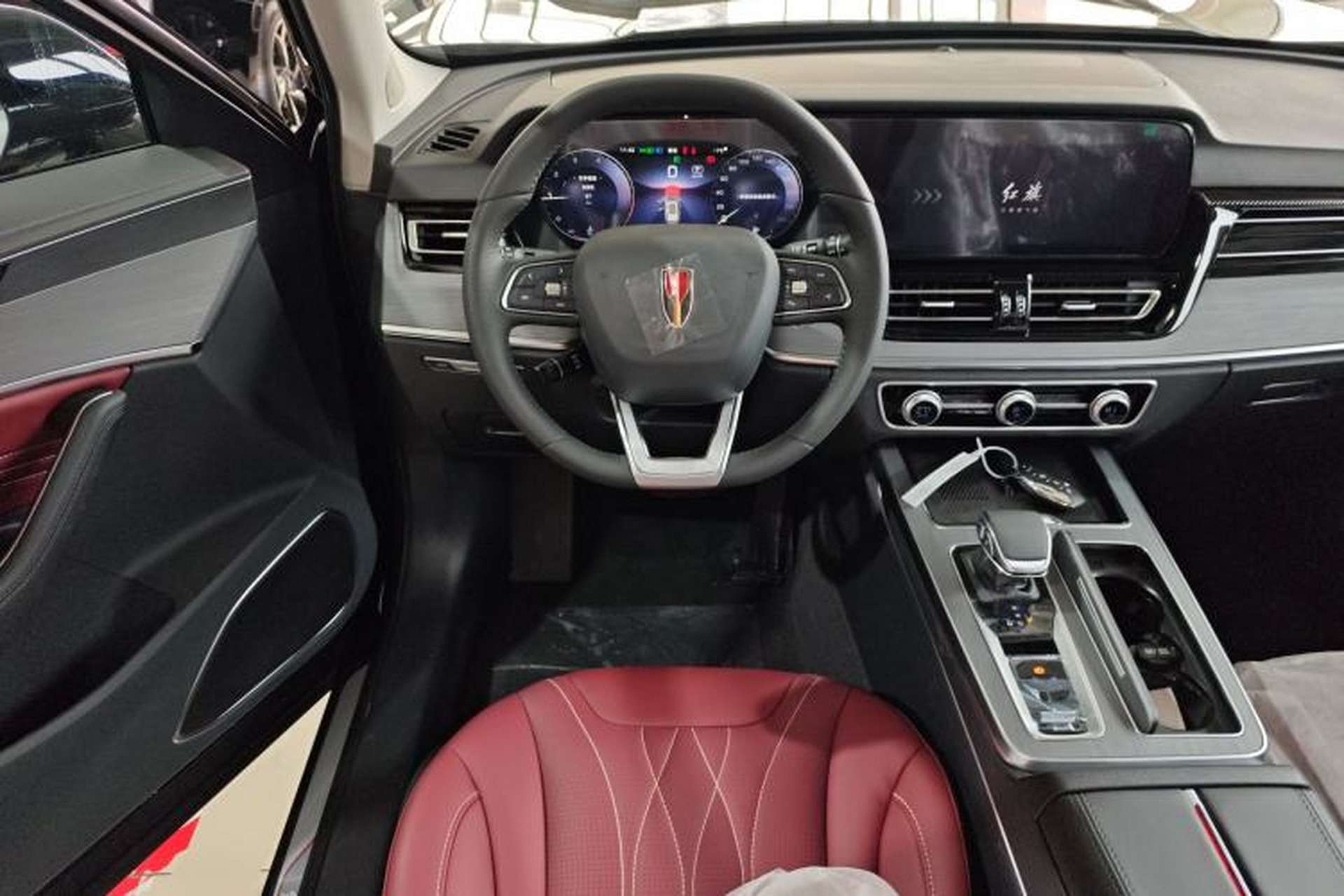 Used Hongqi HS5 2026 Model 2.0T Two-Wheel Drive Qi Yun Pro Edition Steering Wheel