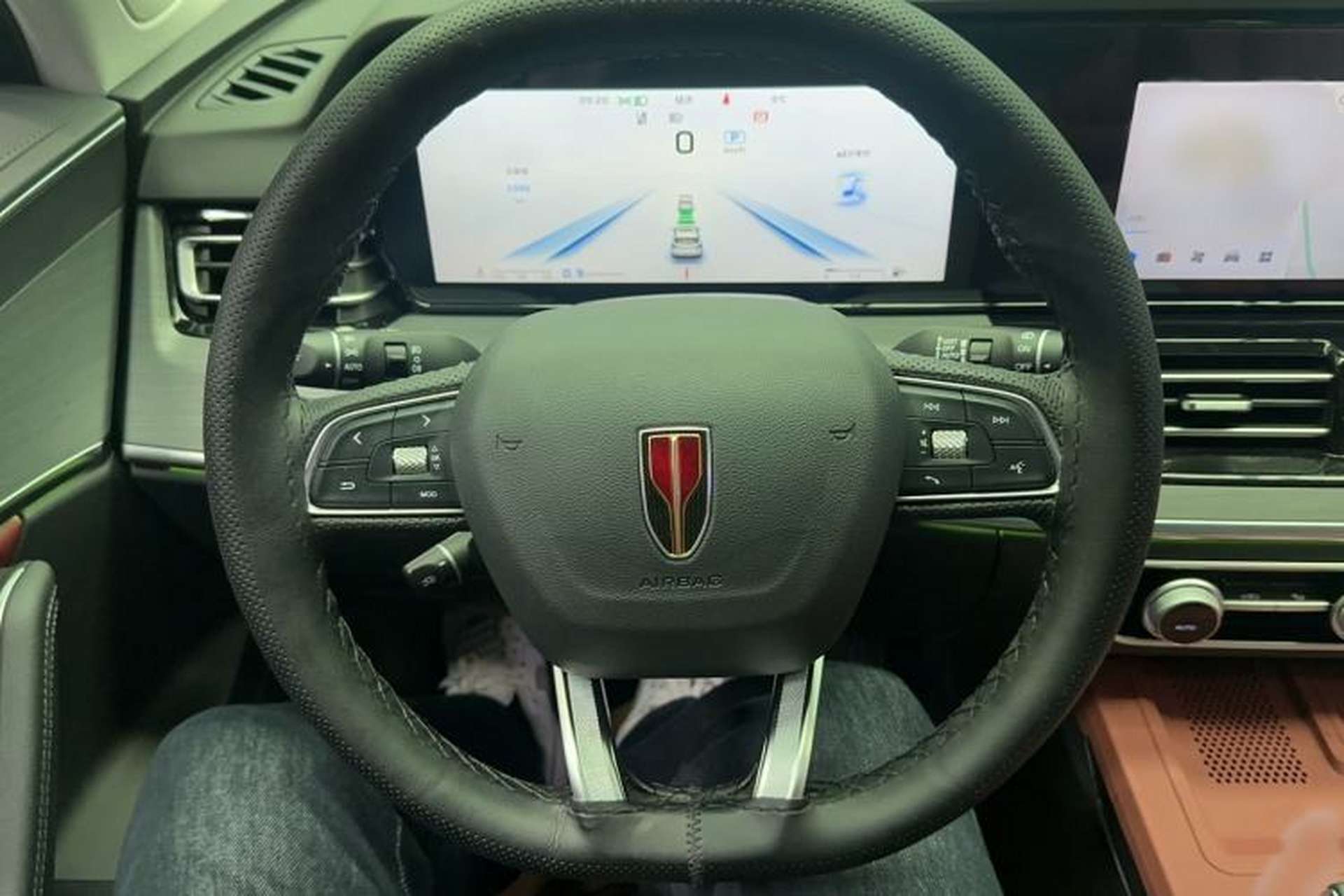 Used Hongqi HS5 2026 Model 2.0T Two-Wheel Drive Qi Xiang Pro Edition Steering Wheel